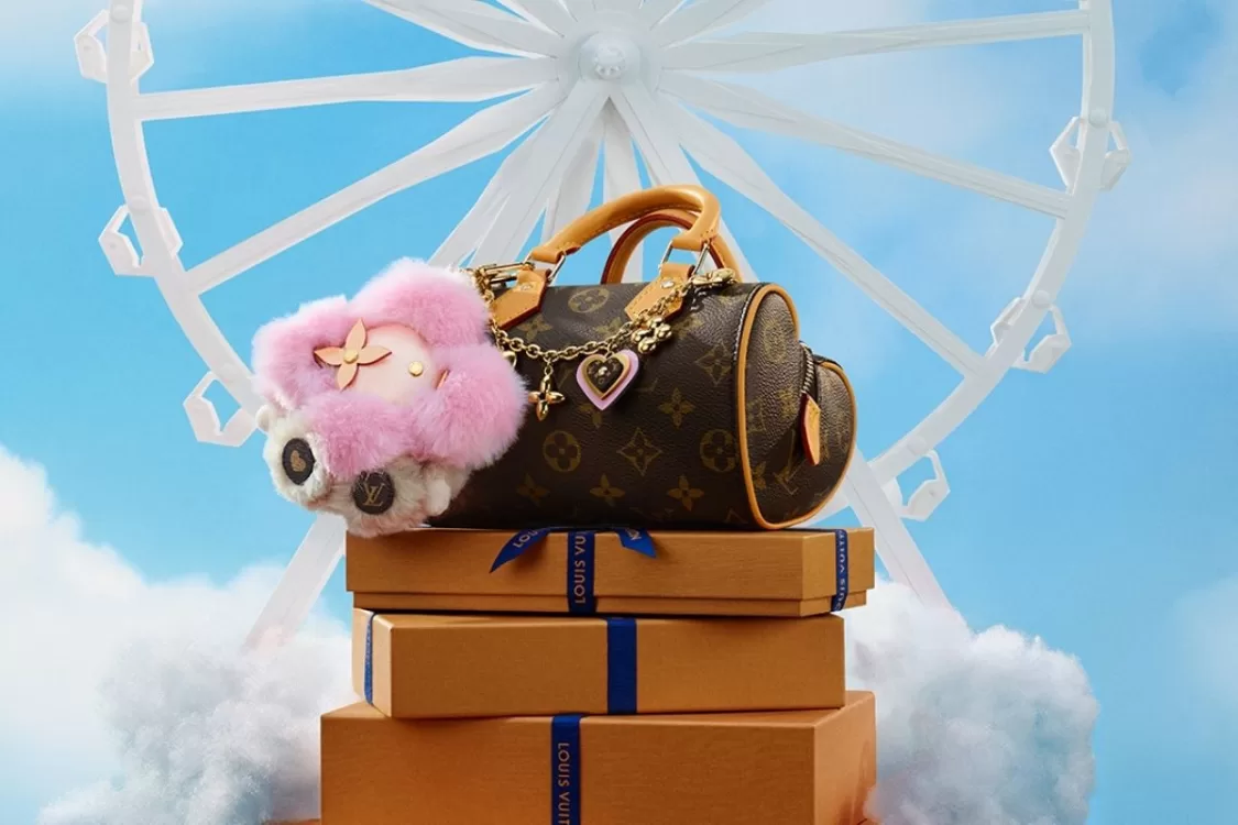Valentine's Day gift ideas - Louis Vuitton Nano Speedy Dating handbag decorated with LV bag charms Valentine's Day gift ideas - Louis Vuitton Nano Speedy Dating handbag decorated with LV bag charms