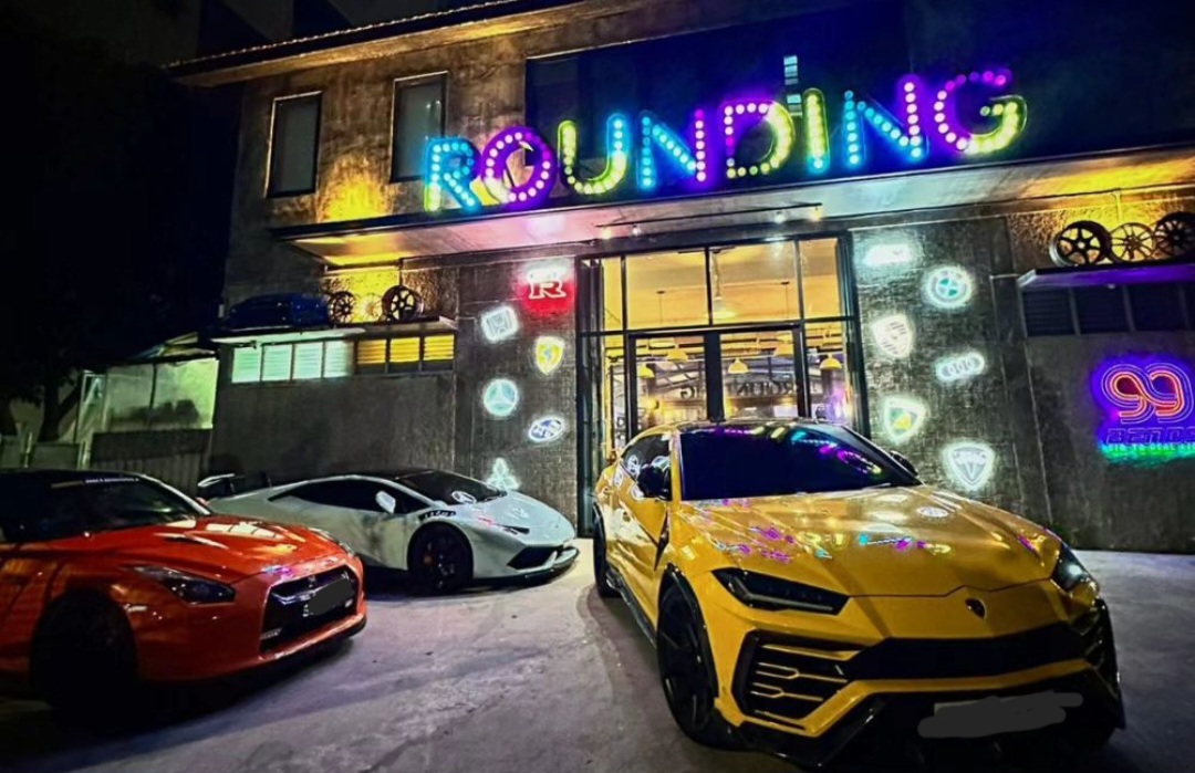 rounding - cafe front
