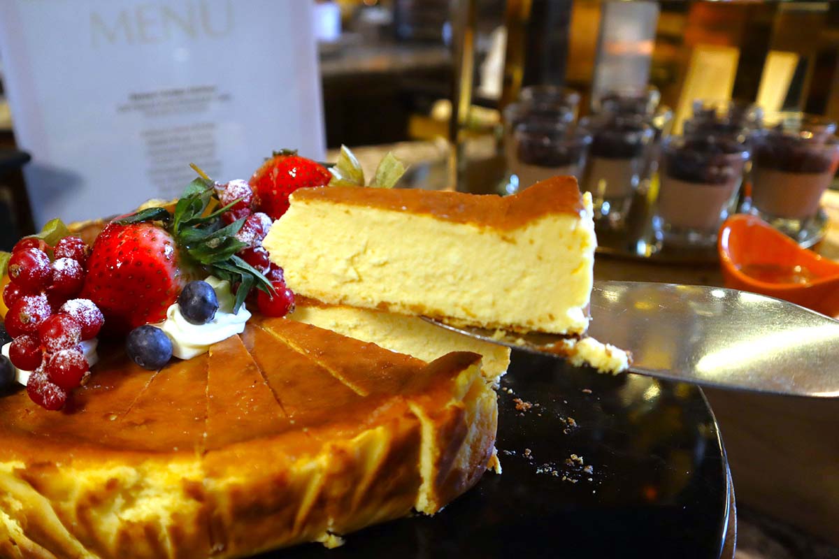 grand copthorne waterfront - cheesecake
