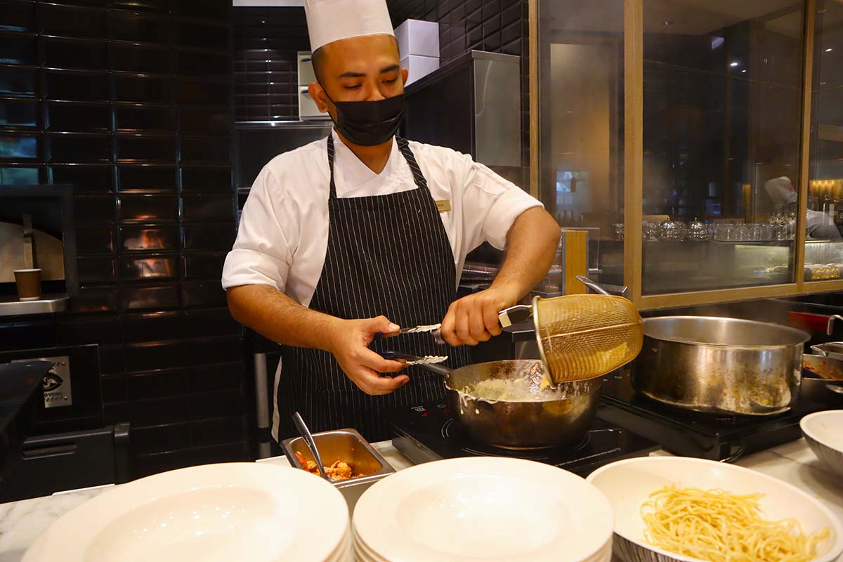 grand copthorne waterfront - pasta live station