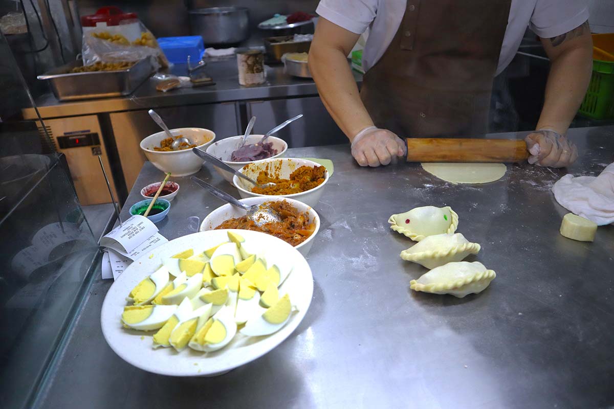 Kim Lee Hokkien Zhang - making curry puffs