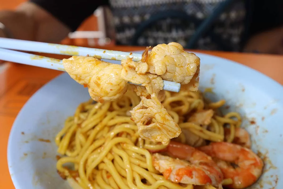 jasmine pork rib prawn noodle - pork slices