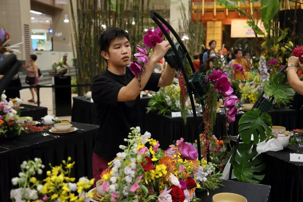 singapore garden festival 2024 - woman doing floral decoration