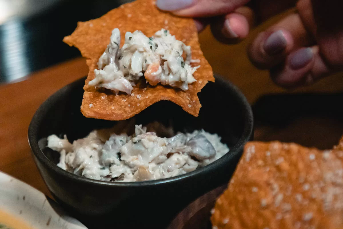 AIR 8 AIR - dipping cracker into mixture
