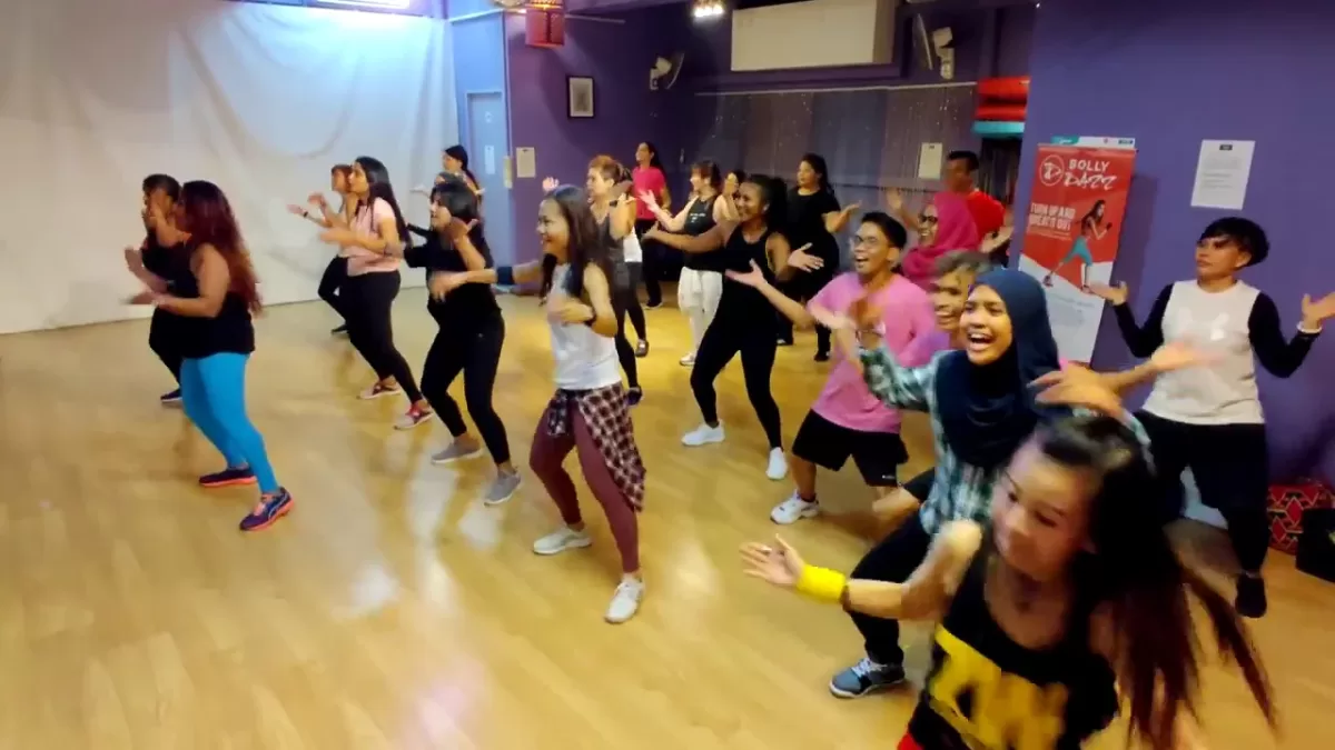 bolly dancing studio - people dancing in studio