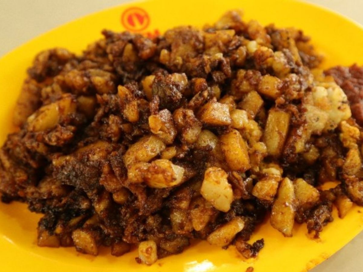Sumo Fried Hokkien Prawn Mee - black carrot cake