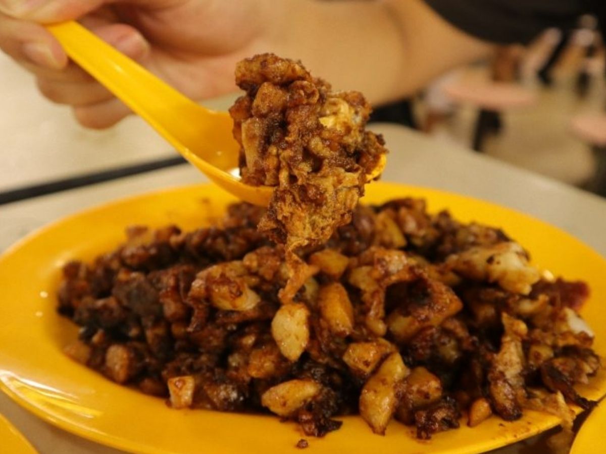 Sumo Fried Hokkien Prawn Mee - spoonful of black carrot cake