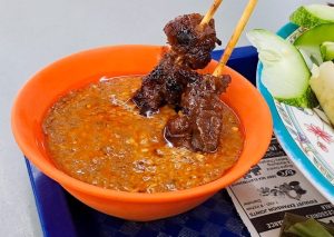 kwong satay - mutton satay in dipping sauce