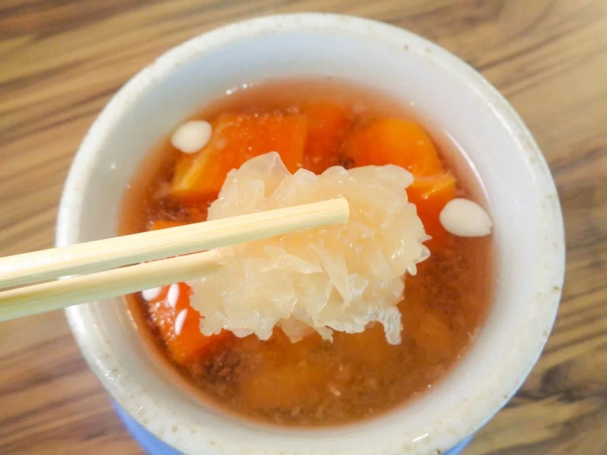 canton delicacies - papaya stewed pork ribs soup