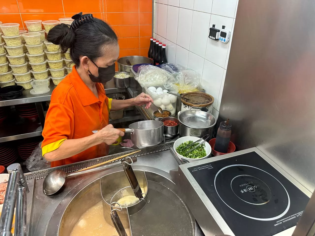 Ding Ji - auntie cooking