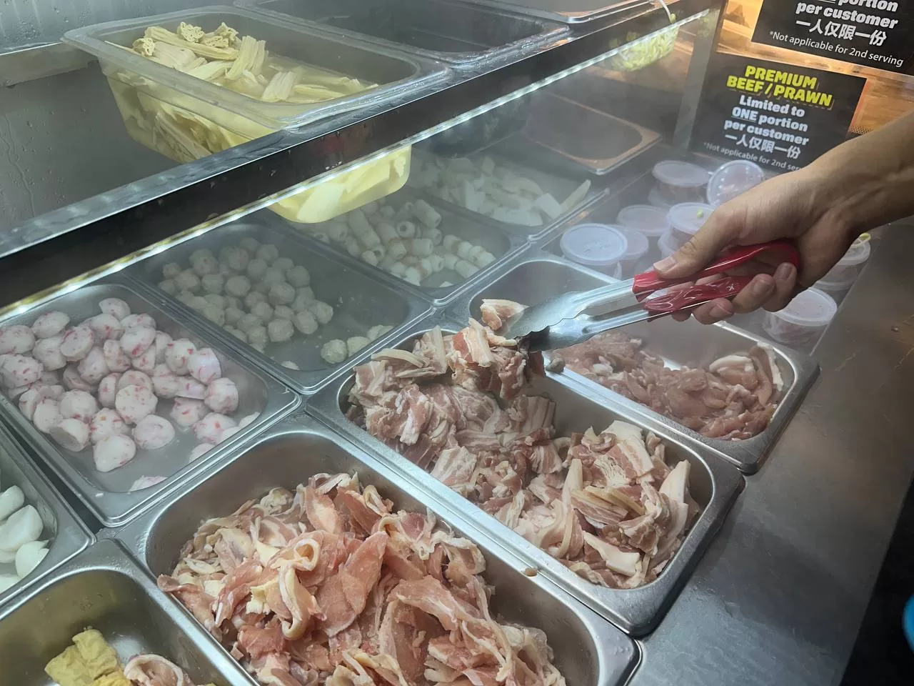 Xiao Man Niu Mala Xiang Guo - picking up meats