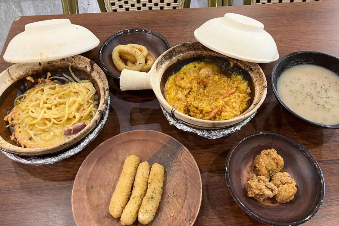 Super Cheesy Western Claypot Pasta - Food Spread