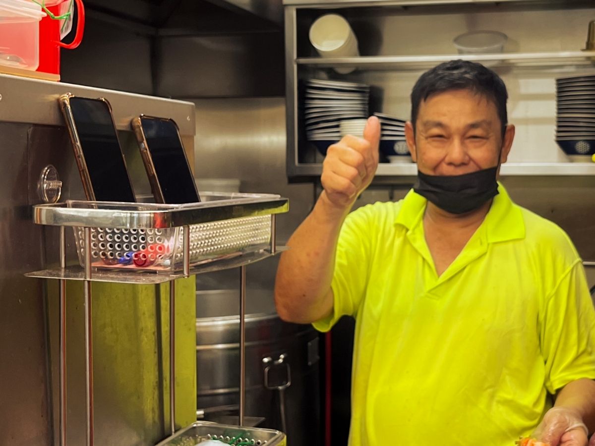 Adam Road San Ge Prawn Noodle -owner