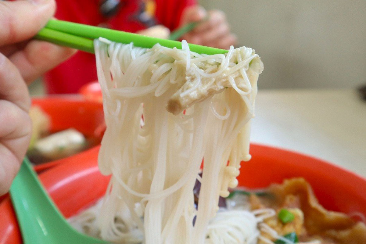special chilli ytf - bee hoon closeup