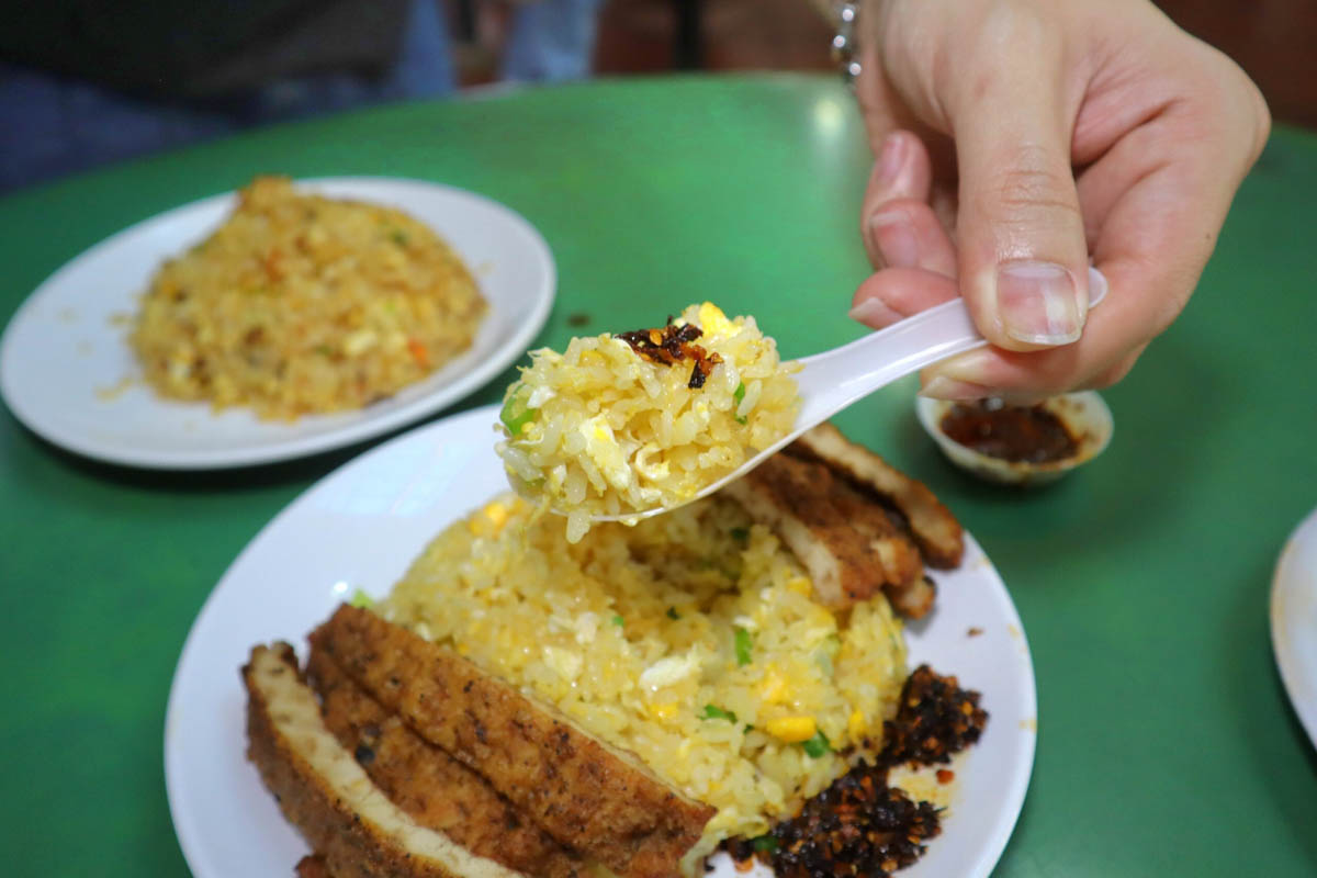 jiang nan wei dao - pork chop egg fried rice closeup