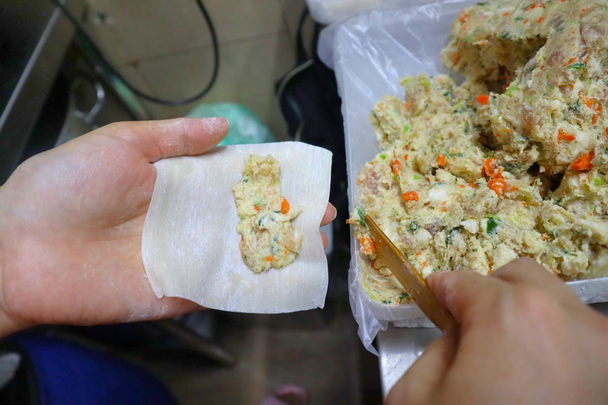 jiang nan wei dao - dumpling making closeup