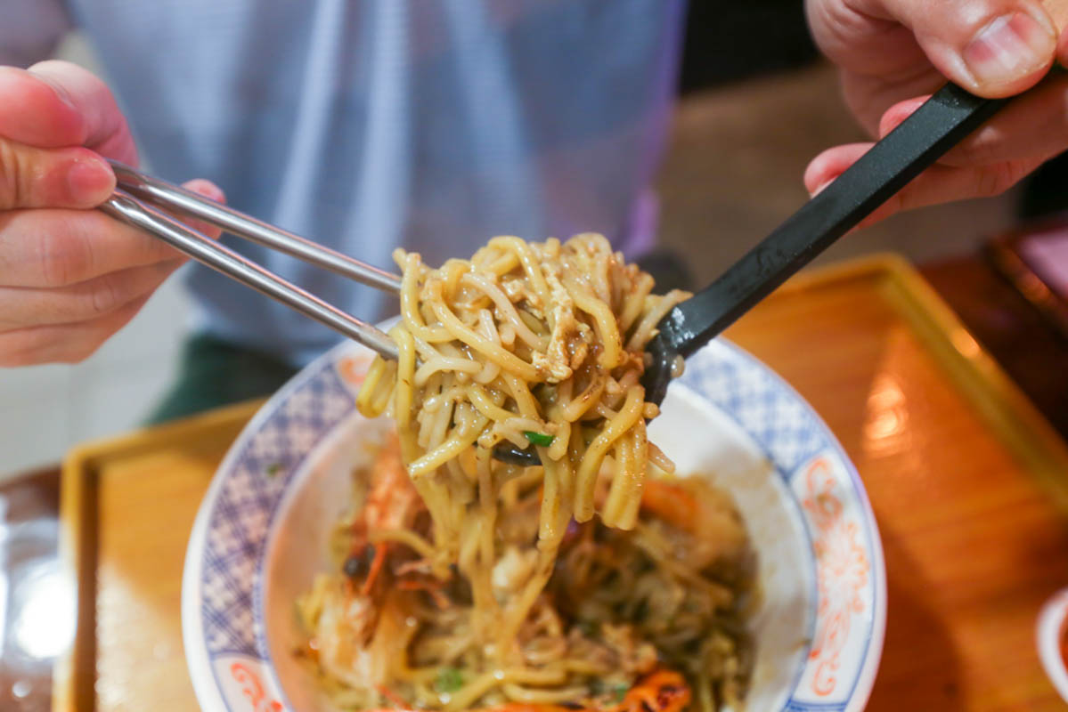 ebi bar - noodles closeup