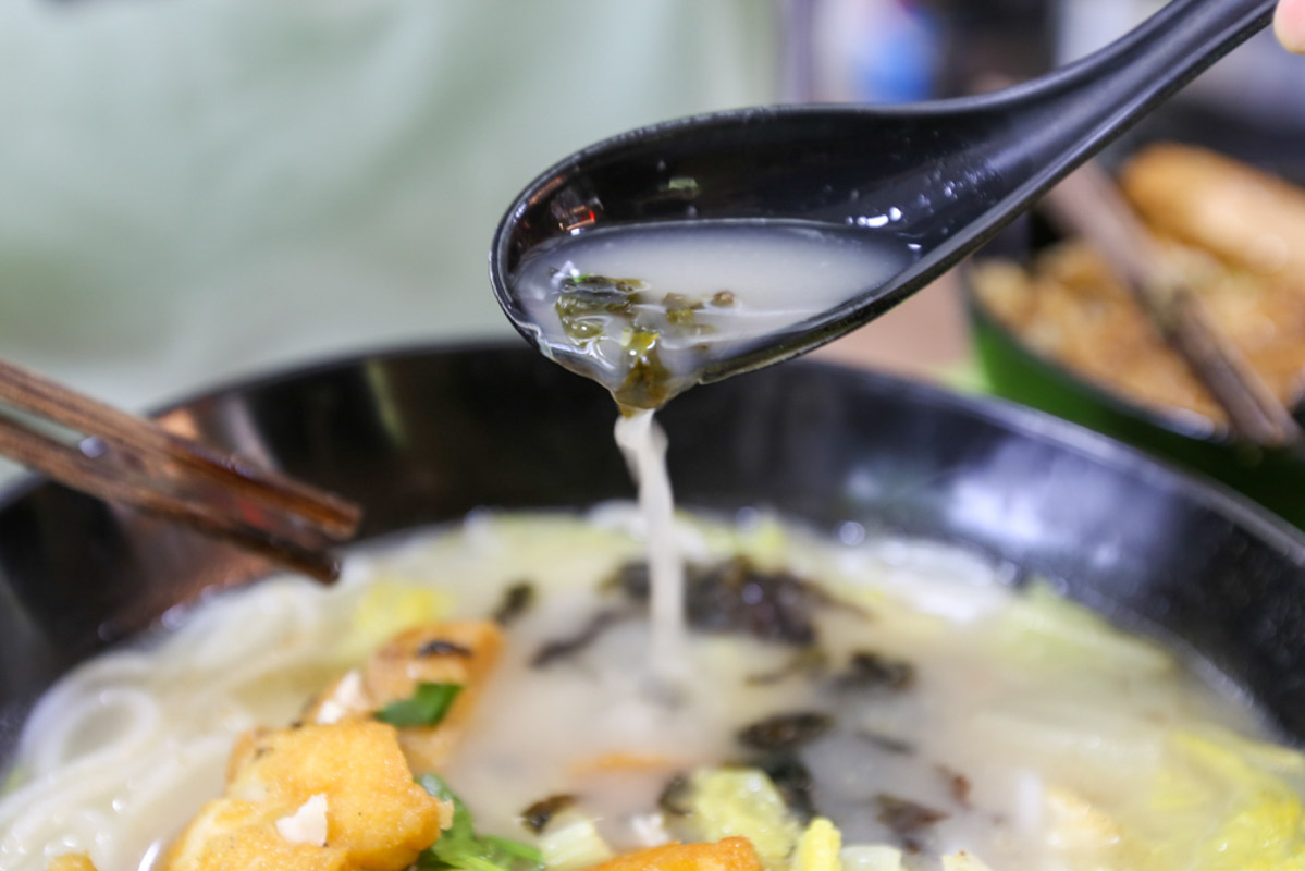 lin's braised - fish soup closeup on broth