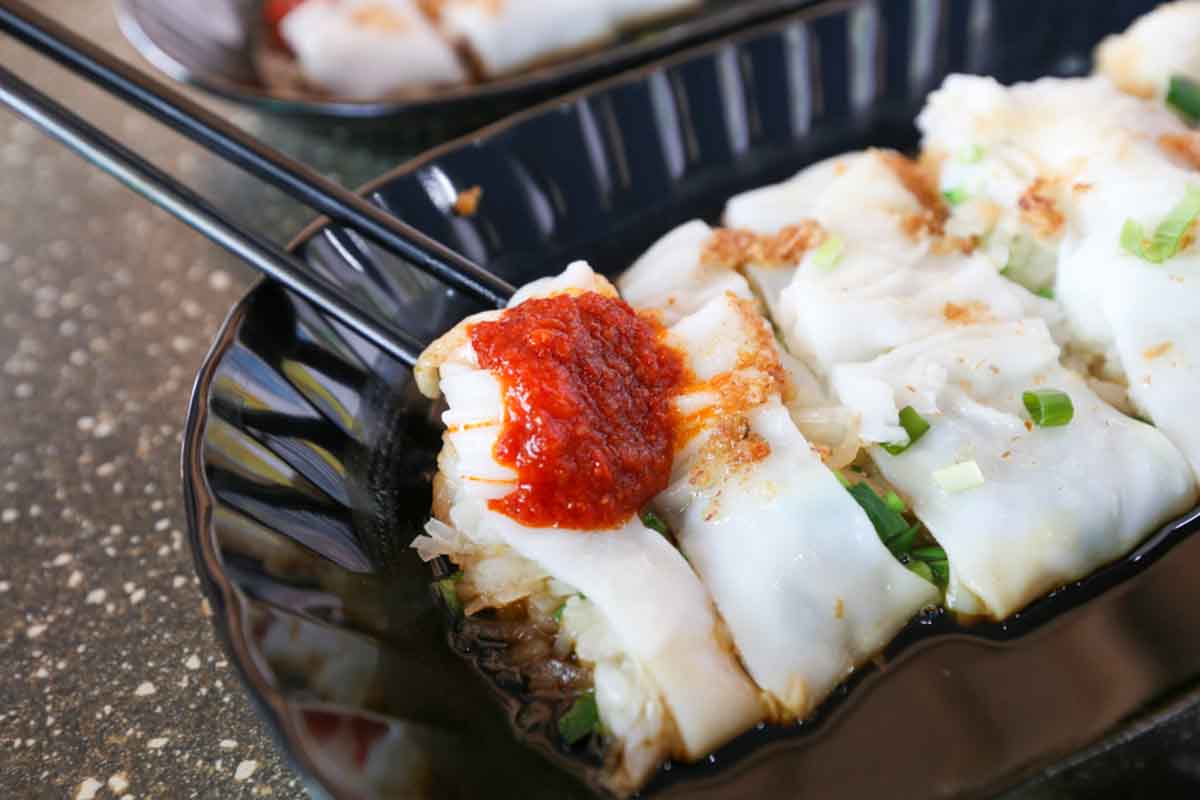 yong huat delights - chee cheong fun minced meat closeup with chilli