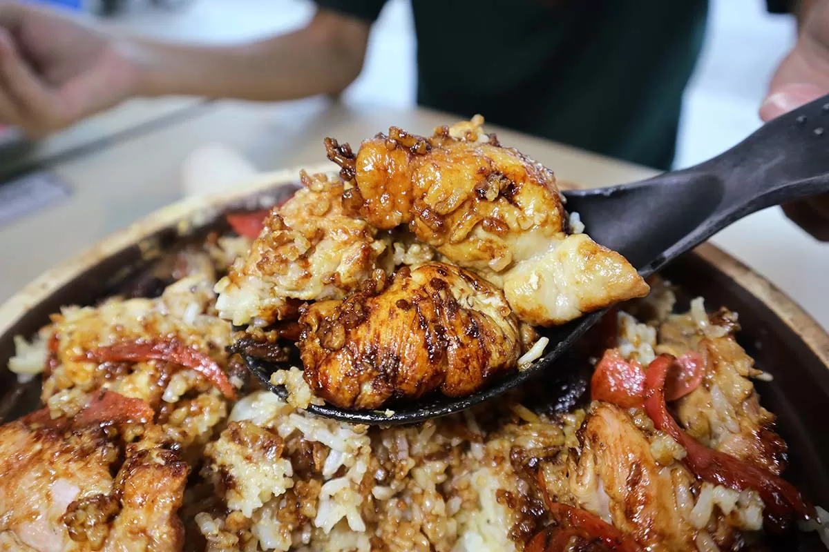 worstclaypot9 tai liok claypot chicken rice - chicken chunk