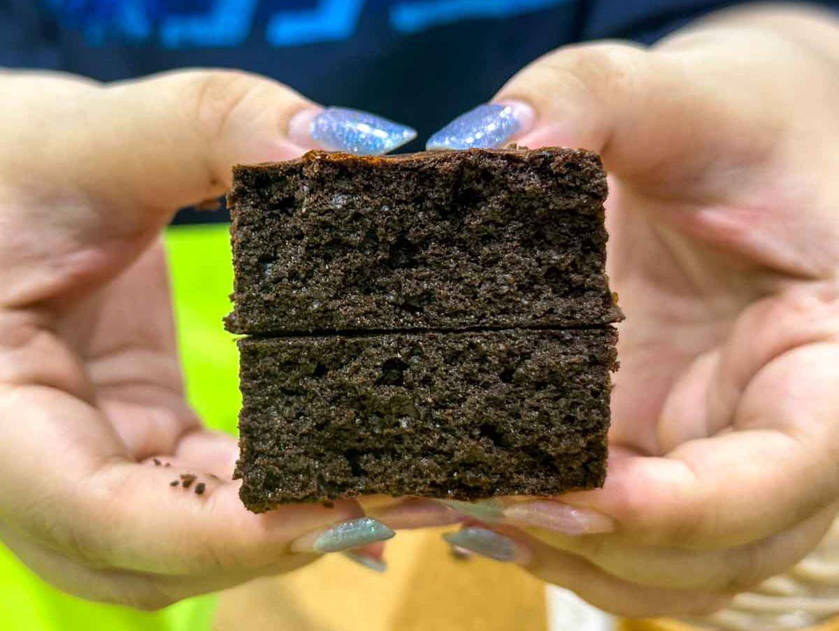 lian hup heng - chocolate cake