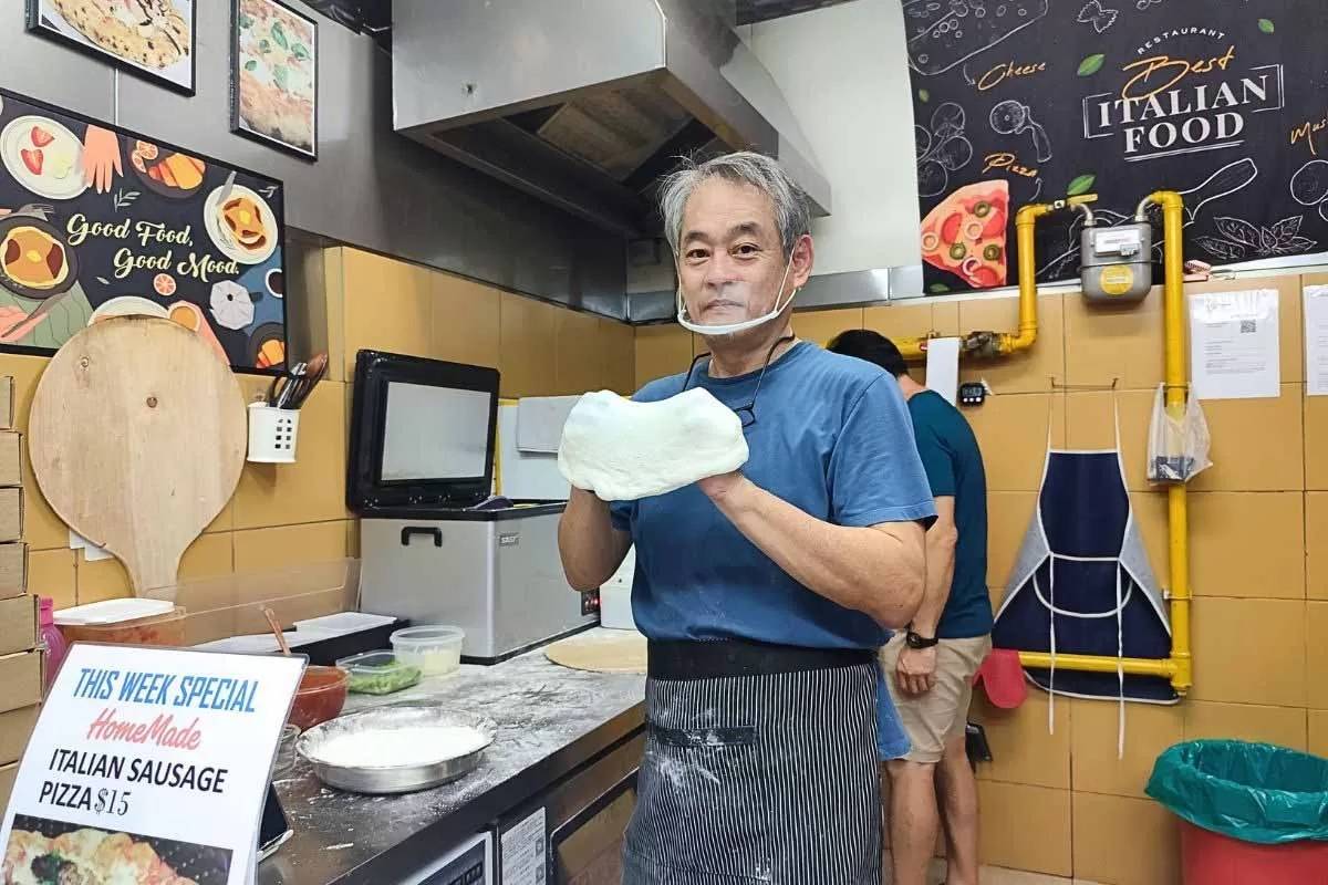 168 Neapolitan Style Pizza - Mr Teong at work