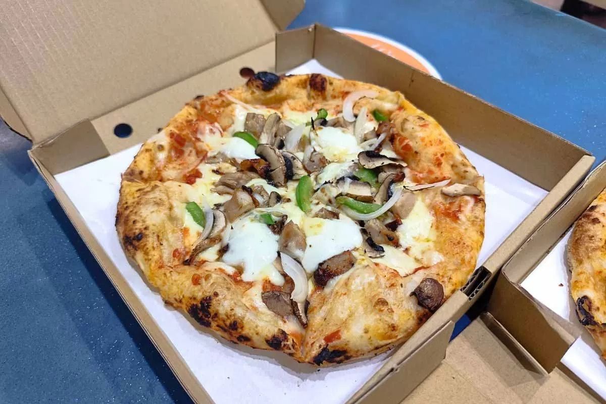 168 Neapolitan Style Pizza - Chicken Mushroom