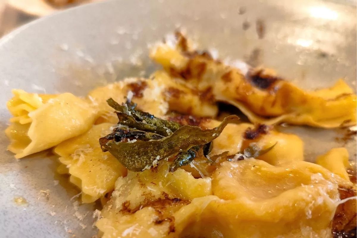 42 Pasta - curry leaves