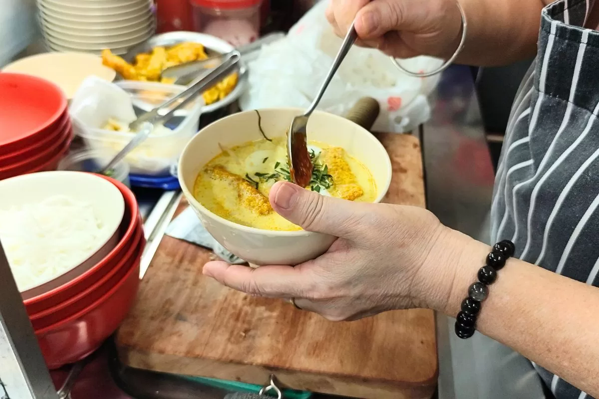 The Asian Makanstall - adding sambal