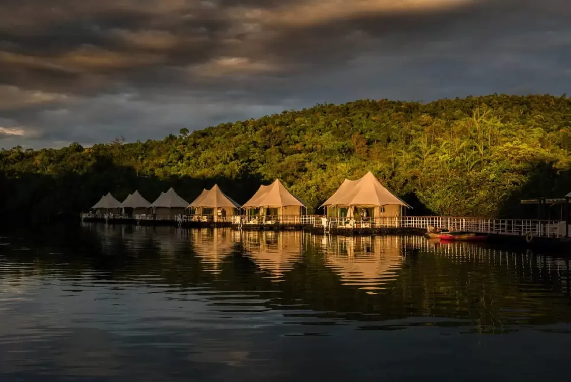 glamping - overwater tents
