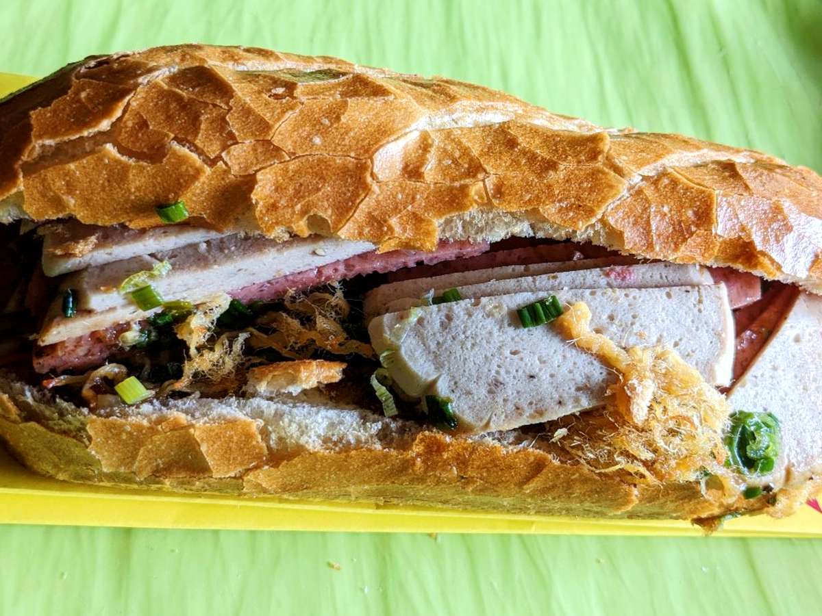 Banh Mi Saigon - Banh Mi Horizontal