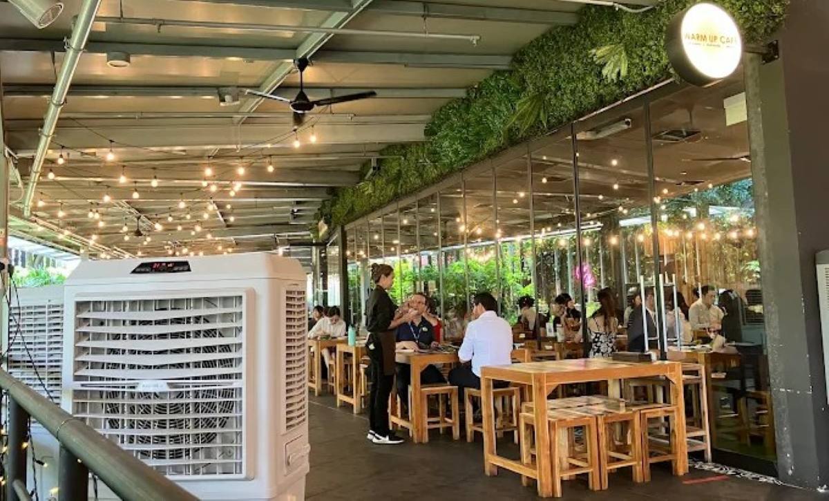 FOOD at Star Vista - Warm Up Cafe exterior