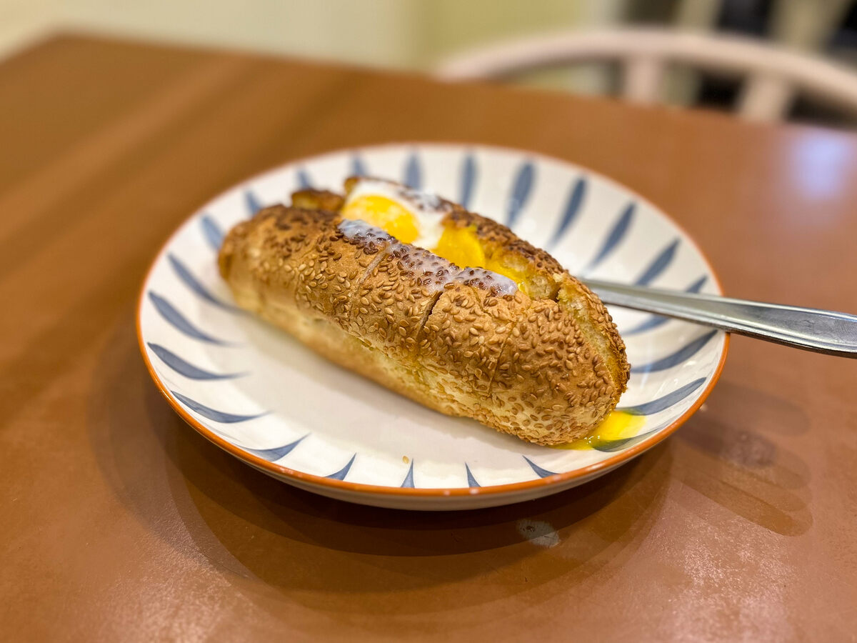 KOPIHUT - Garlic bread w egg