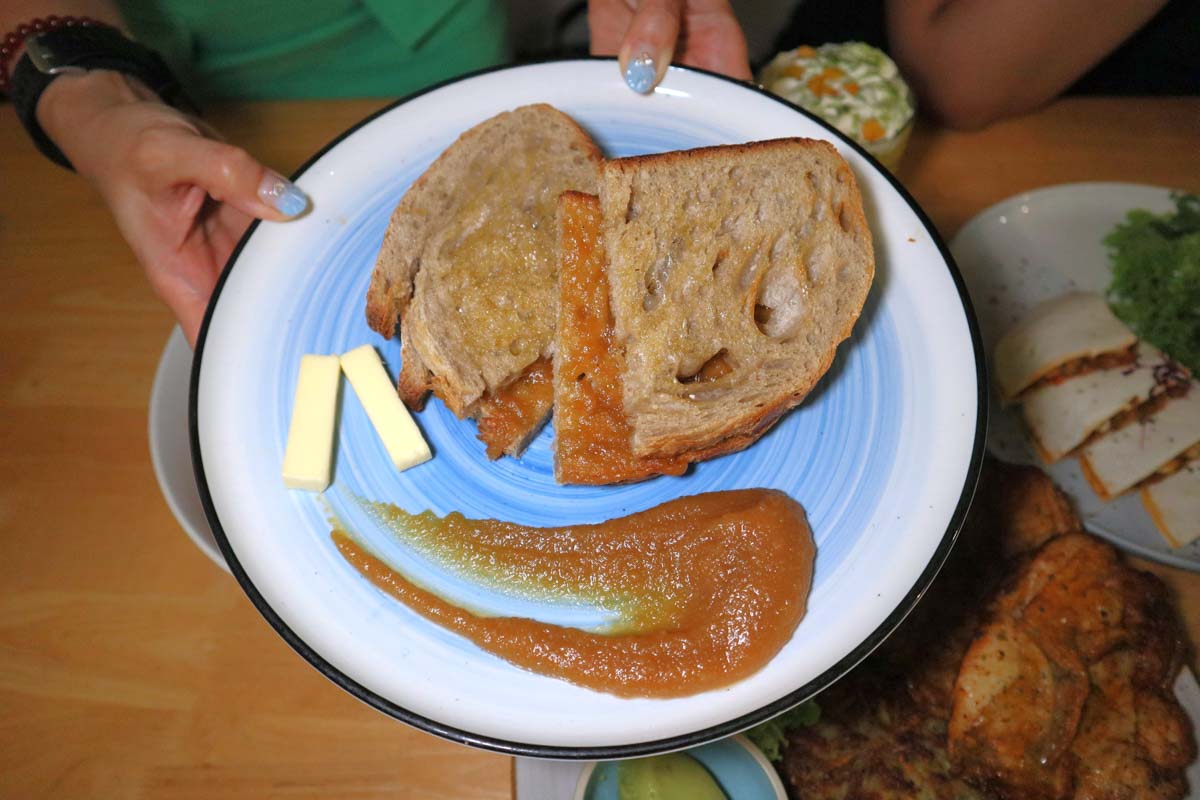 6 letter brunch - kaya toast