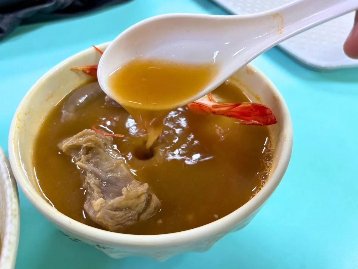 hong lim prawn noodles - prawn soup