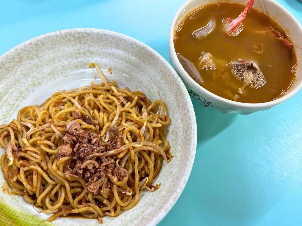 hong lim prawn noodles - overview of dish 2