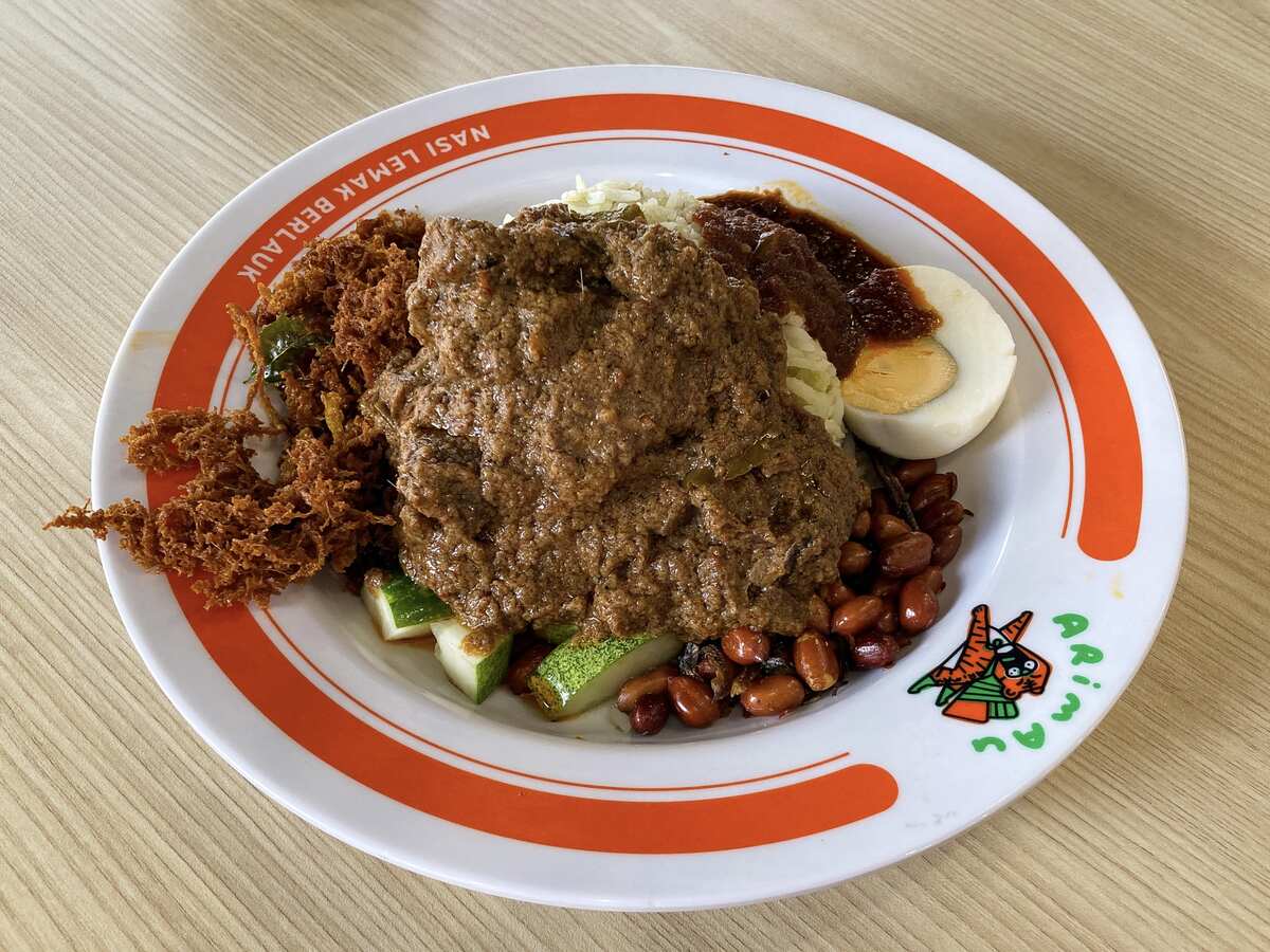 Arimau Nasi Lemak - Nasi lemak beef rendang