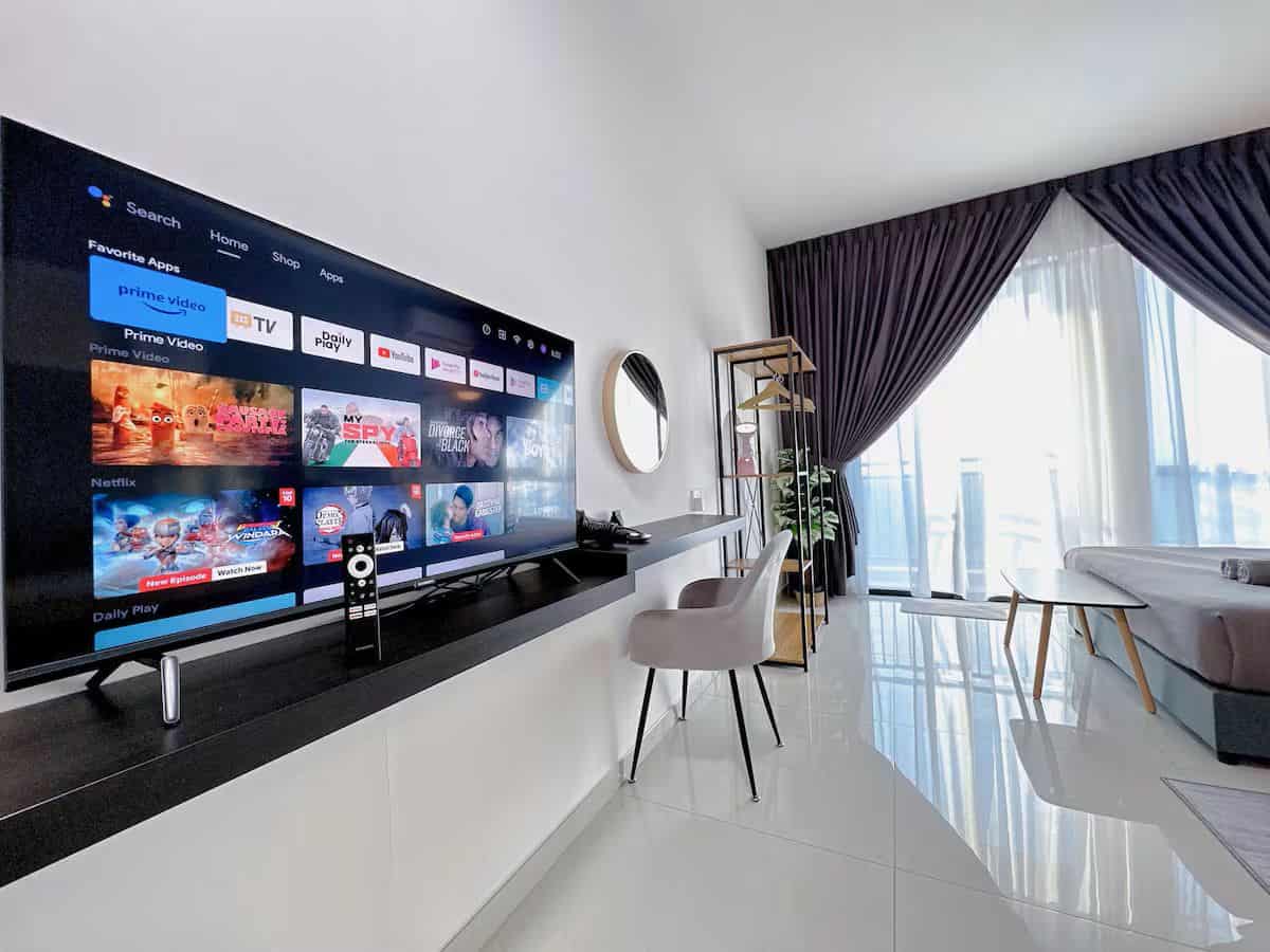 Airbnb JB Flat - Netflix TV