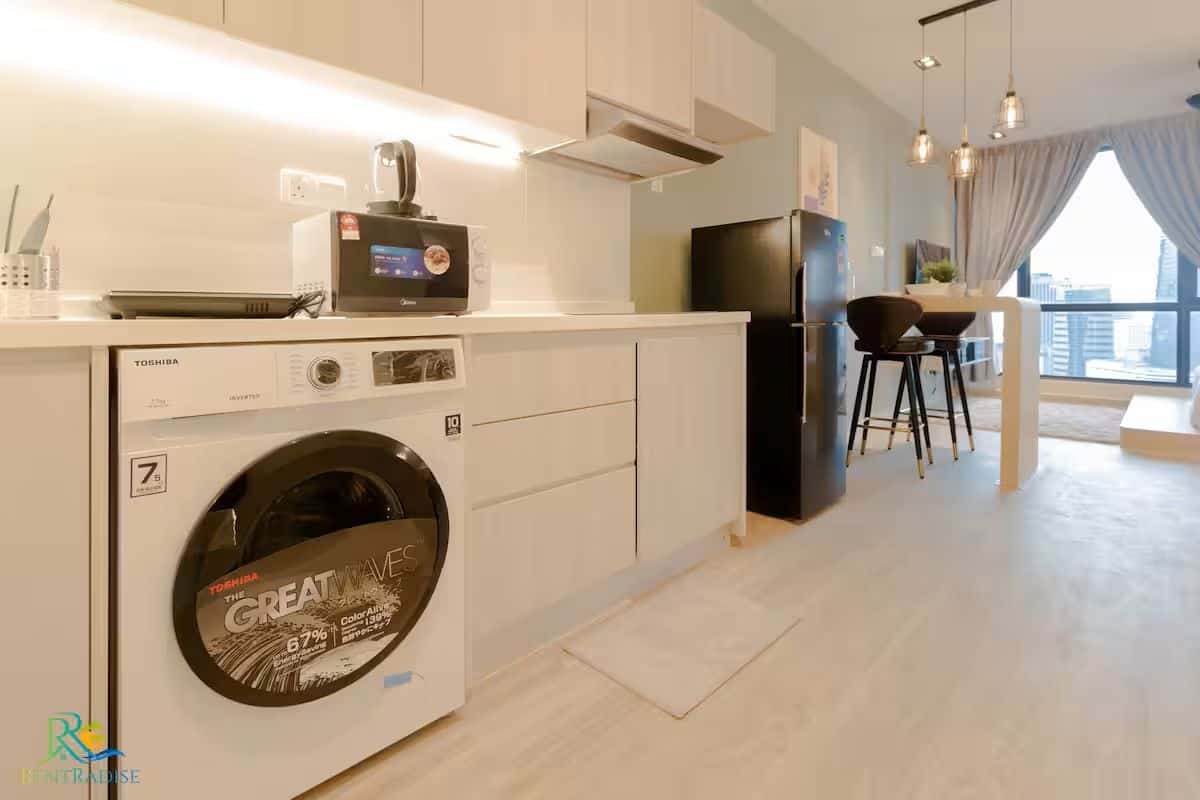 Airbnb JB Flat - Oak Suite