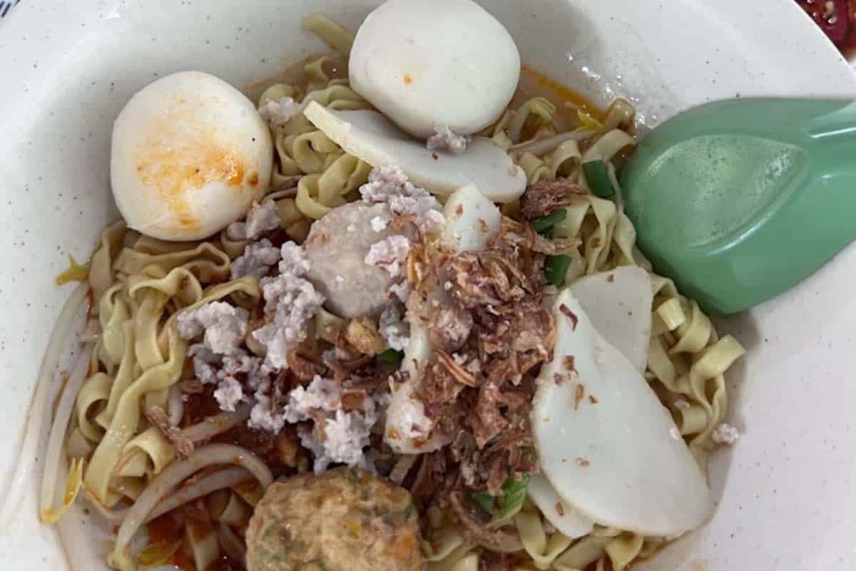 toapayohwestLF23 toa payoh west food guide - fishball noodle closeup