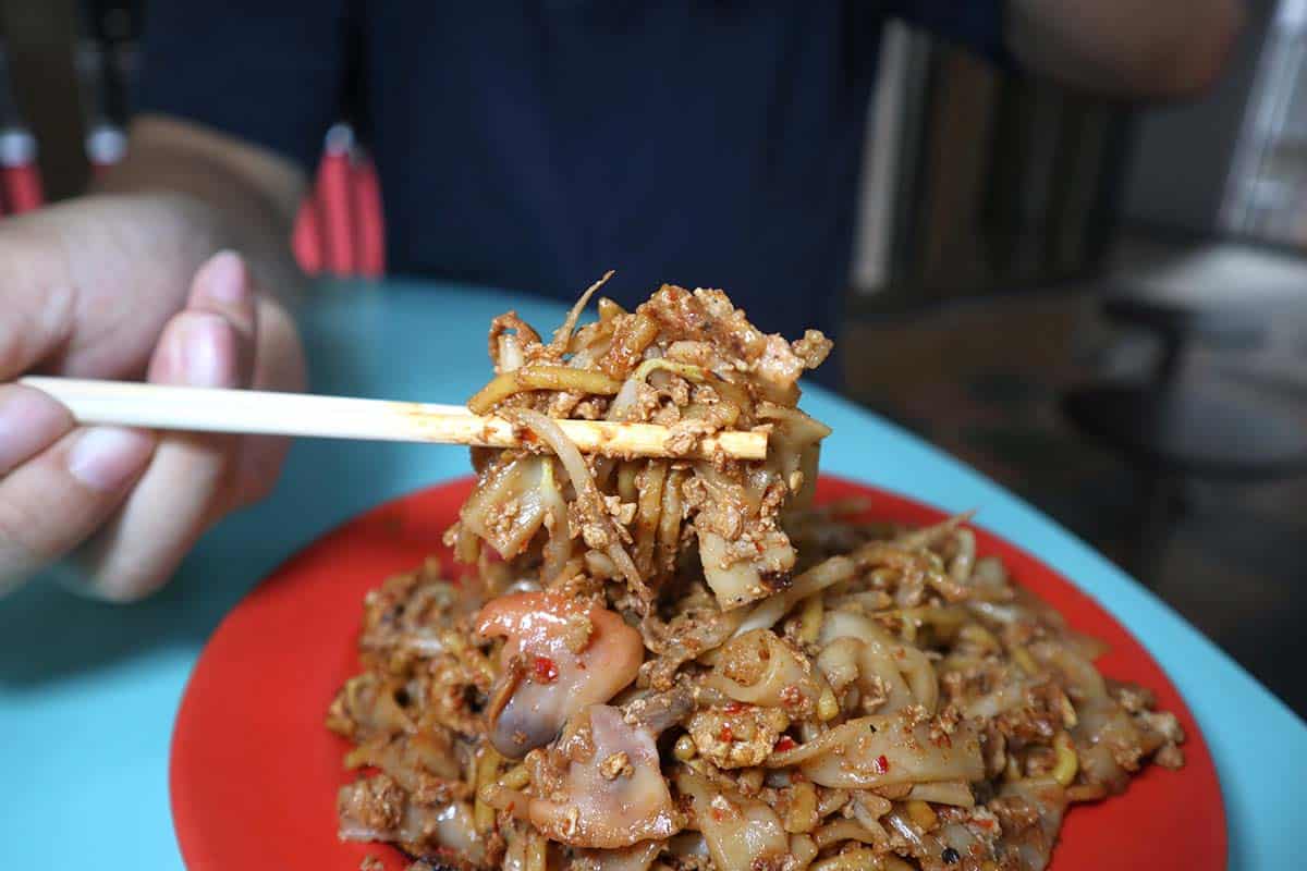 kwayteowqueue10 char kway teow queue battle - kway teow closeup