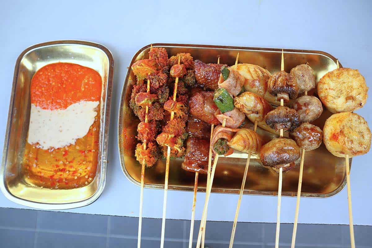 chompchompLF13 chomp chomp food centre guide - lok lok closeup