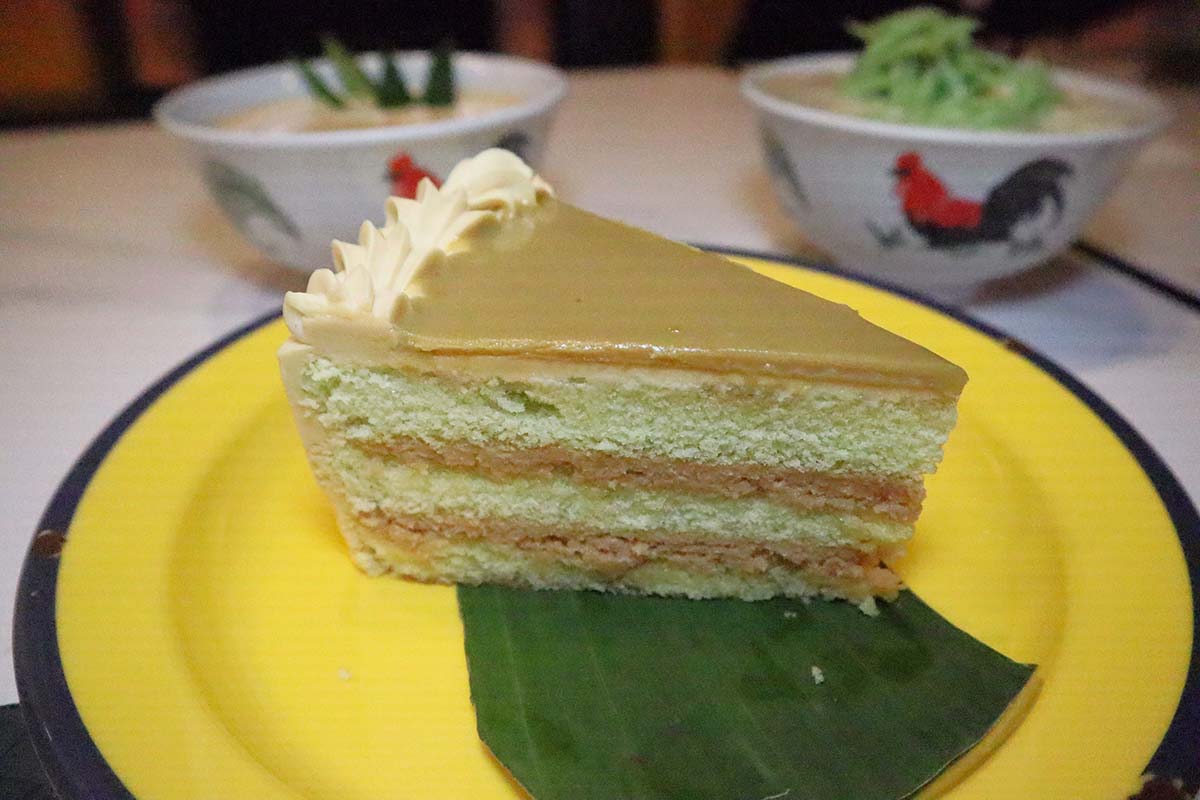 tombok tombok - ondeh cake