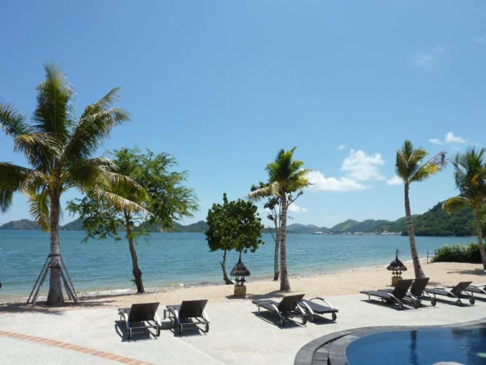 labuanbajo6 labuanbajo - hotel poolside