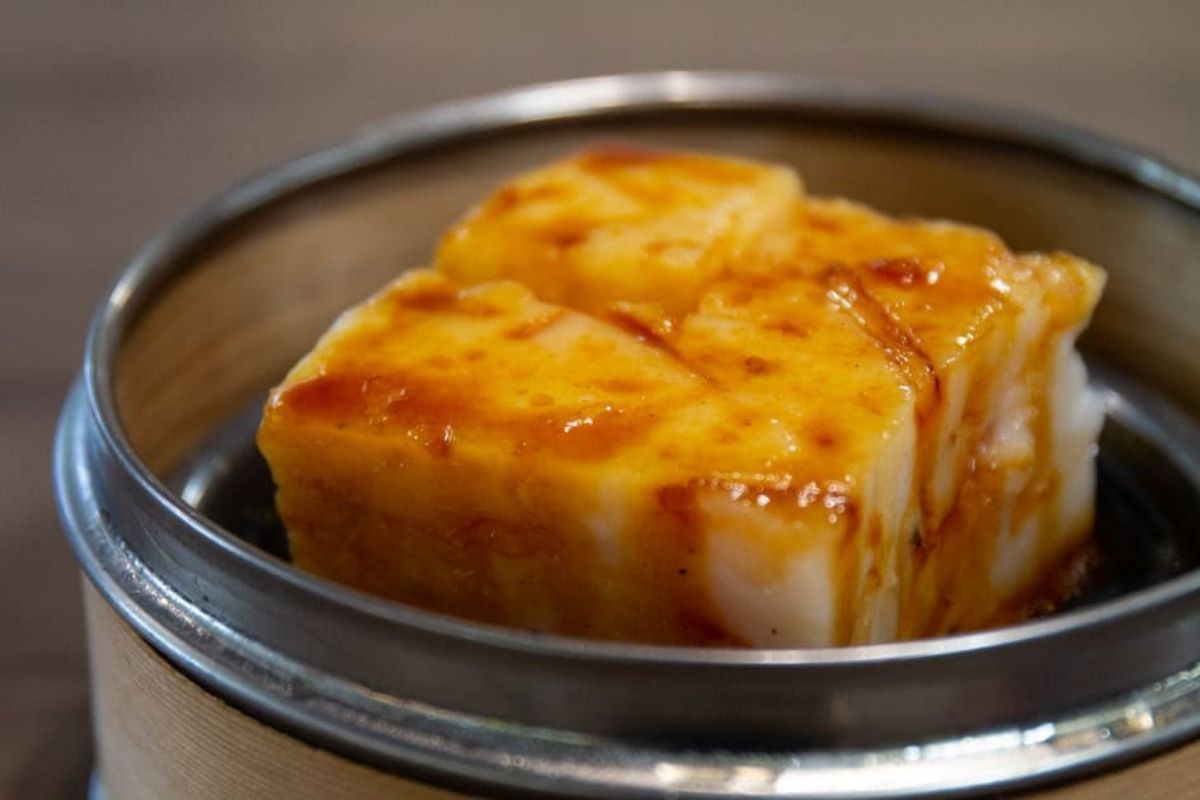 neptune hong kong dim sum - steamed carrot cake