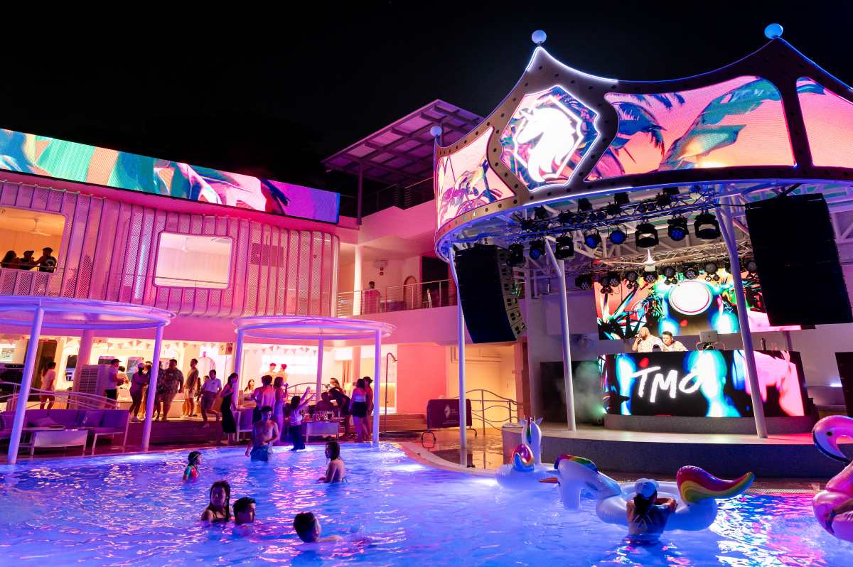 Best Beach Club - Tipsy Unicorn