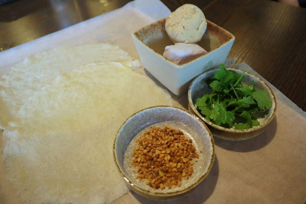 jyu gae - coriander roll