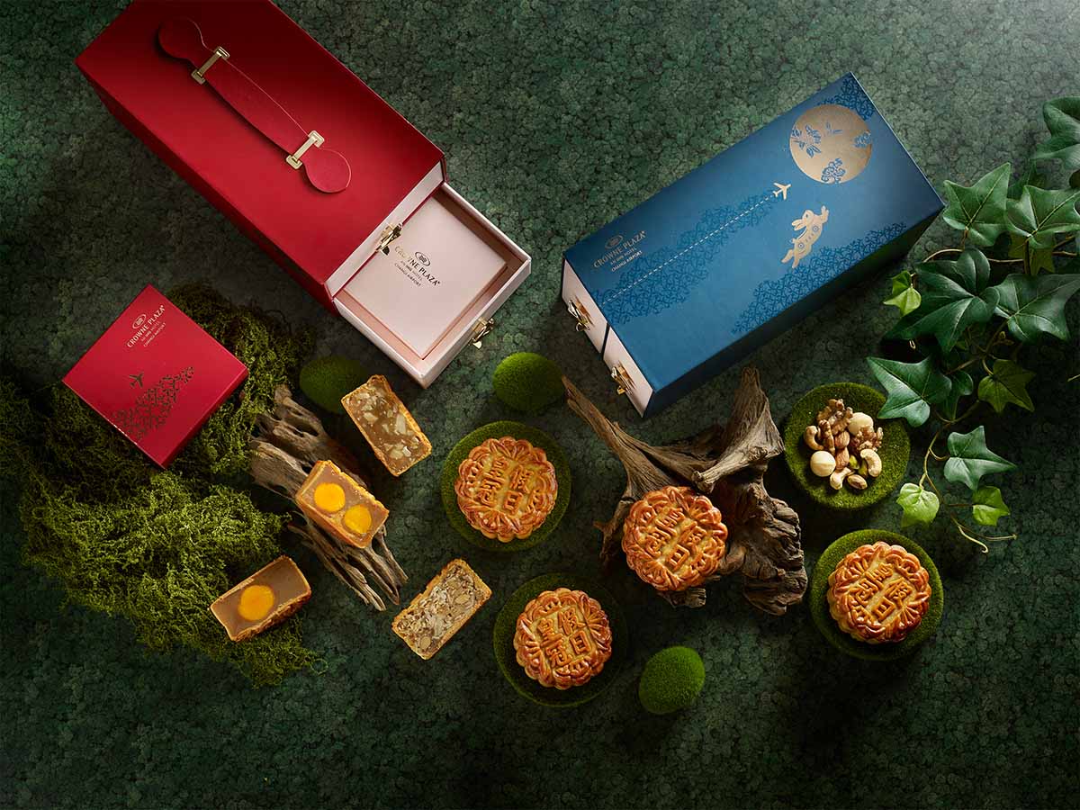 mooncake 2025 - crowne plaza baked variety