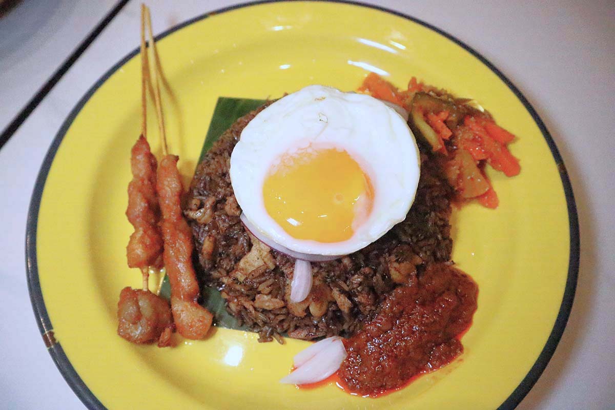 tombok tombok - buah keluak fried rice