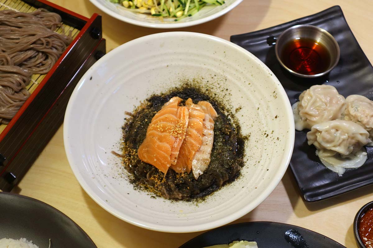 Gwanghwamun Mijin - salmon perilla